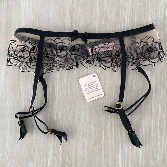 NWT Agent Provocateur Linder Black and Nude Sheer Suspender Garter Size 2 - Picture 2 of 4